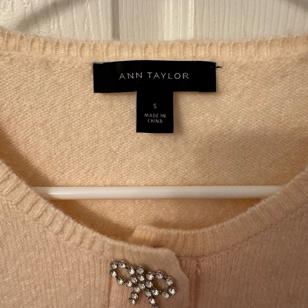 Ann Taylor Light Pink / Cream Cardigan with Bow Buttons - Picture 2 of 7